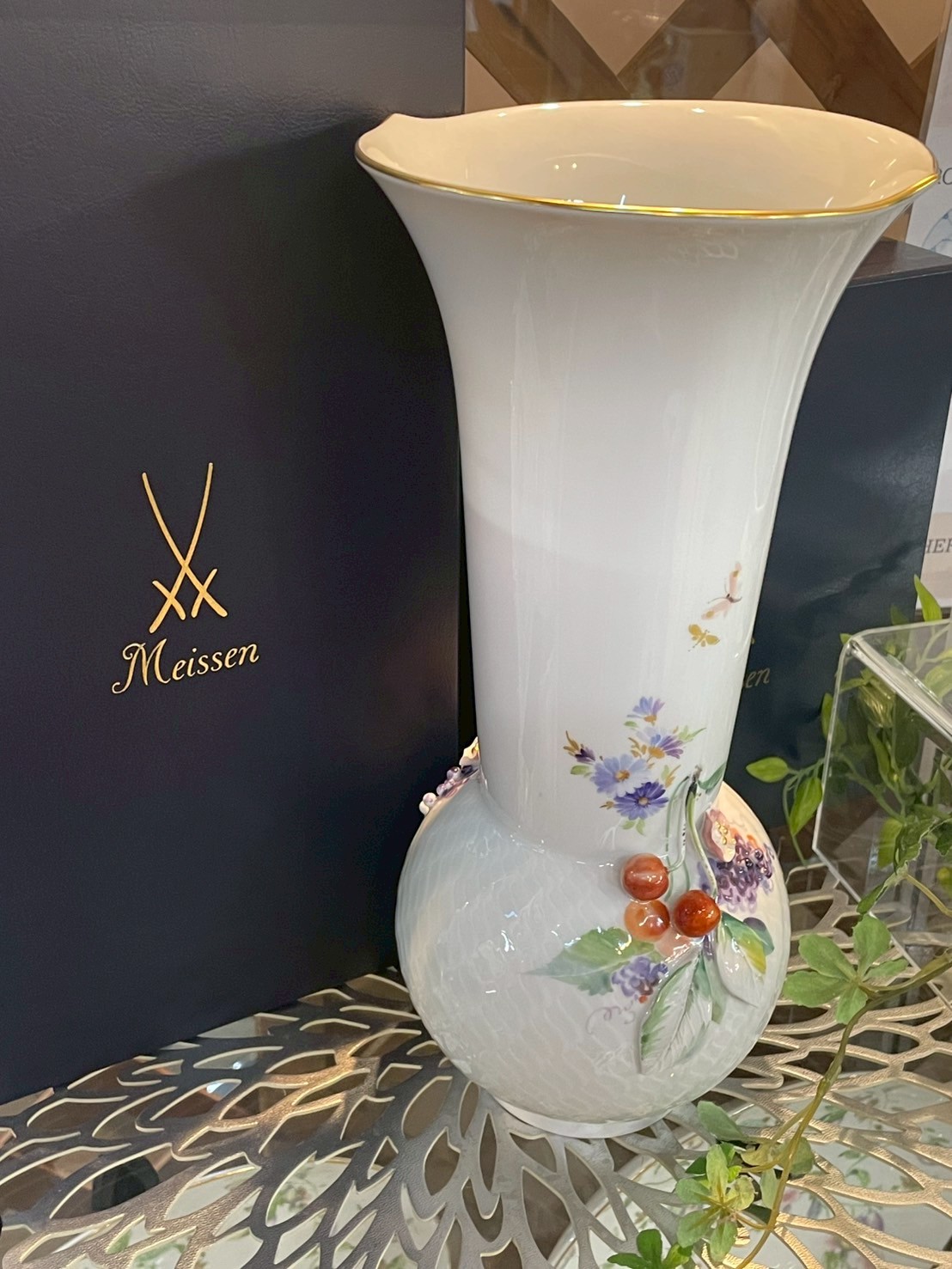 名古屋でブランド食器の買取　リサイクルショップ　シンプー　マイセン　Meissen　波の戯れ　チェリー　花瓶　未使用品　箱付き